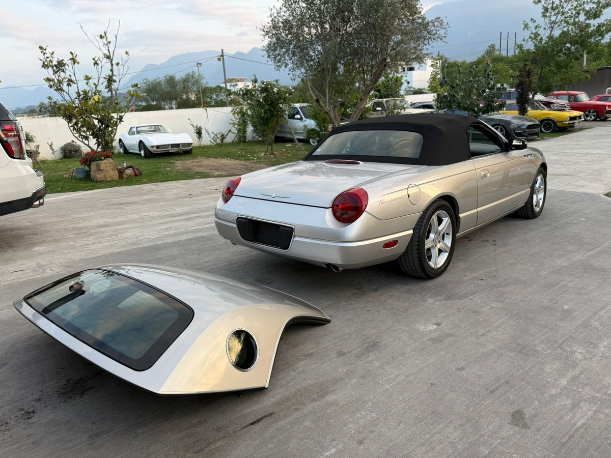 Ford Thunderbird 2004